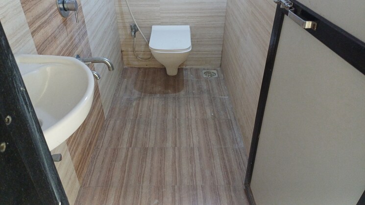 Bathroom, naupada 1 Bedroom 470 Sq.Ft. Apartment In Naupada Thane 9251198