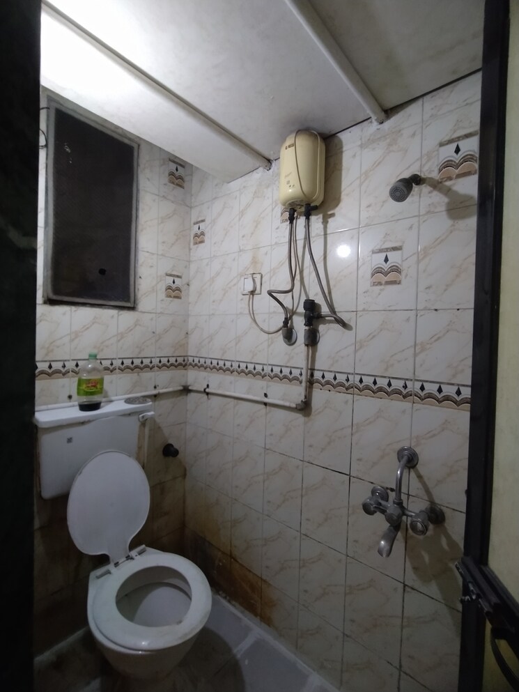 Bathroom, andheri west 1 Bedroom 450 Sq.Ft. Apartment In Andheri West Mumbai 9251253