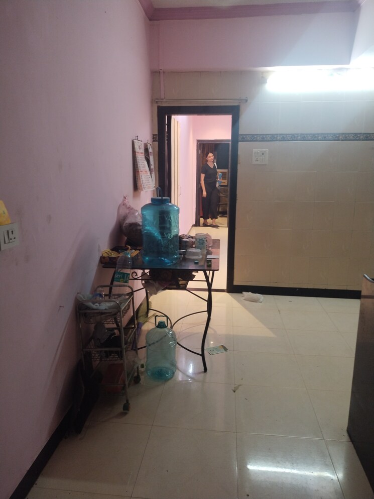 Room, kurla west 1 Bedroom 450 Sq.Ft. Apartment In Kurla West Mumbai 9251262