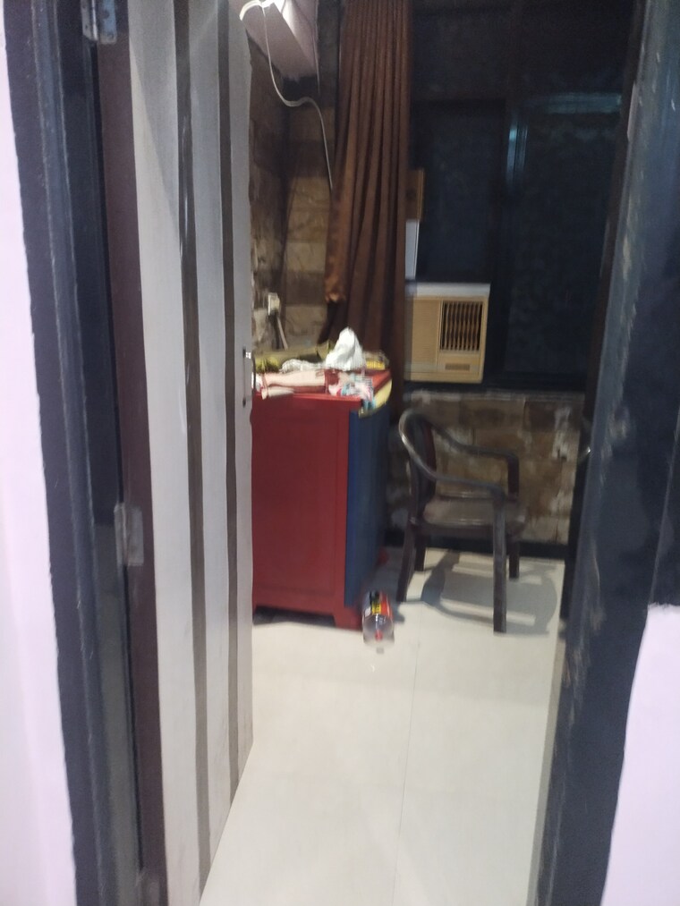 Bathroom, kurla west 1 Bedroom 450 Sq.Ft. Apartment In Kurla West Mumbai 9251262