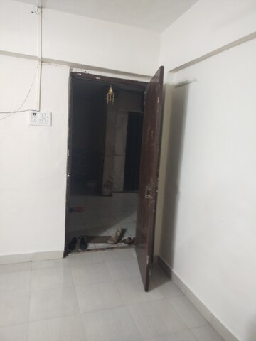 Furnished Amenities in 1 RK Apartment at Kurla West – for Rent