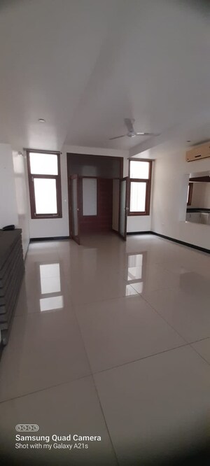 Room in 4 BHK Independent House at Banjara Hills – for Rent