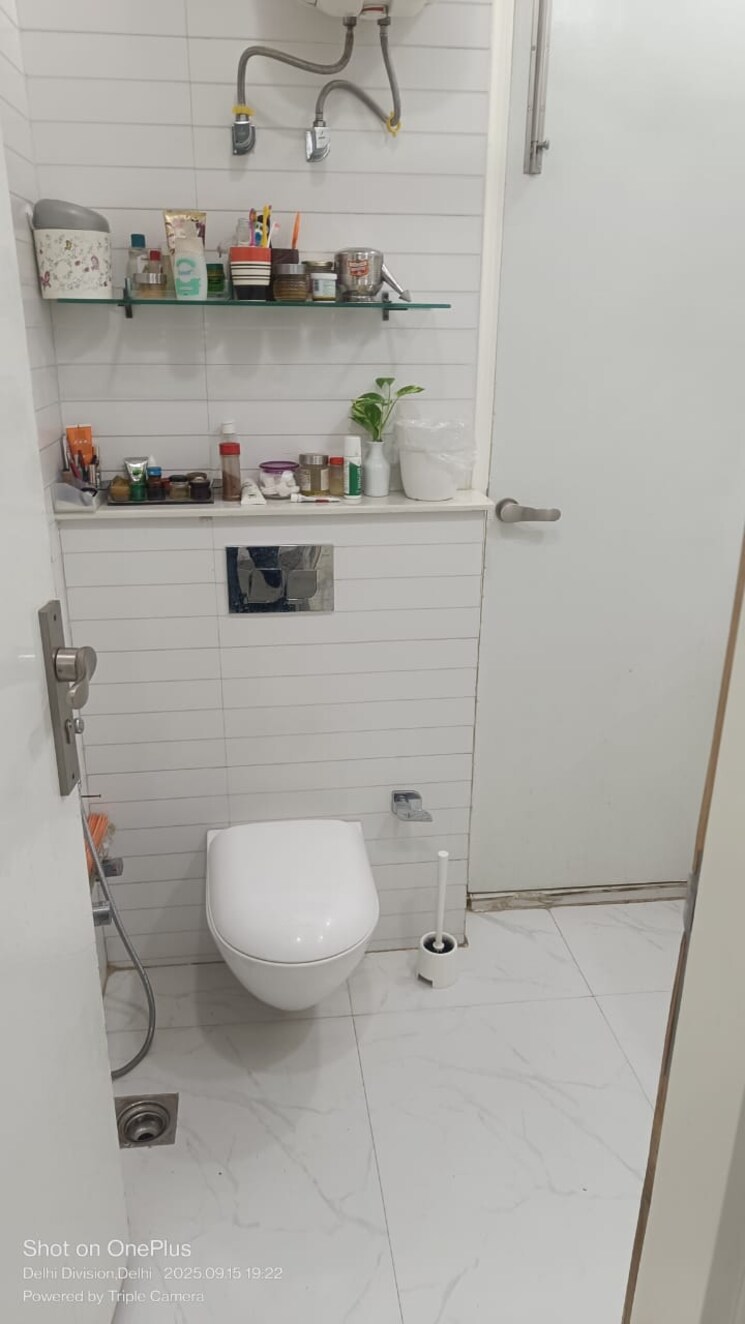 Bathroom, west enclave 3 Bedroom 1500 Sq.Ft. Apartment In West Enclave Delhi 9251321