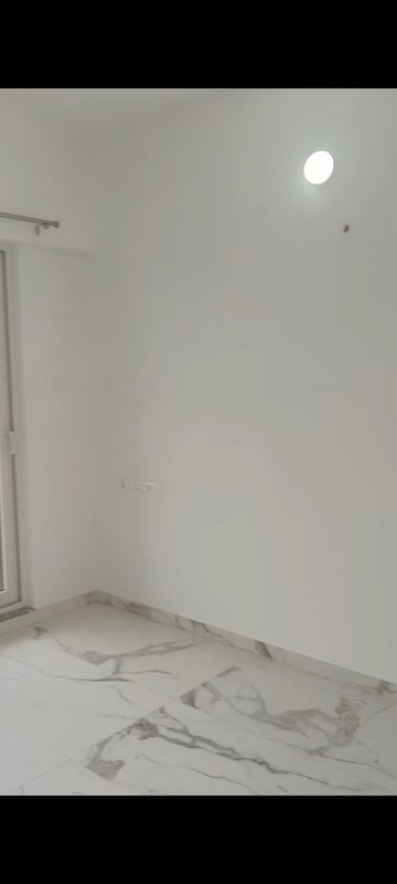 Room in 3 BHK Apartment at Pride Platinum, Baner – for Rent