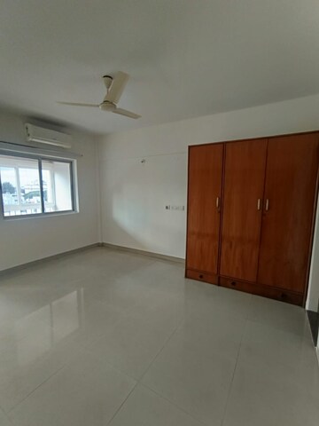 Room in 2 BHK Apartment at Accel CF, Cunningham Road – for Rent