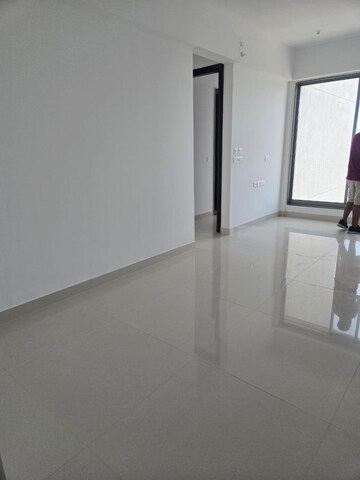 Room in 2.5 BHK Apartment at Sunteck City Avenue 4, Goregaon West – for Rent