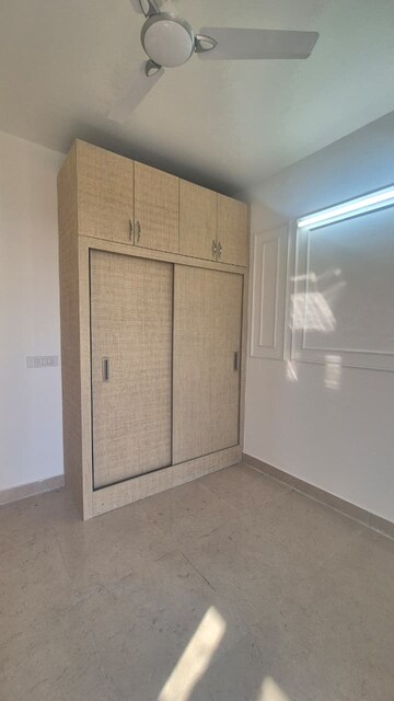 Room in 2 BHK Apartment at Signature Global Prime, Sector 63a – for Rent