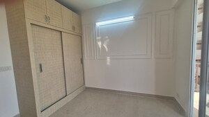 Room in 2 BHK Apartment at Signature Global Prime, Sector 63a – for Rent