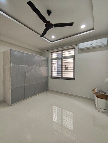 Room in 3 BHK Builder Floor at Nallagandla – for Rent