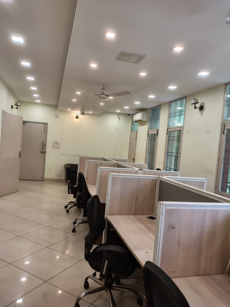 Team Area, green park extension Commercial Office Space 1250 Sq.Ft. In Green Park Extension Delhi 9251501
