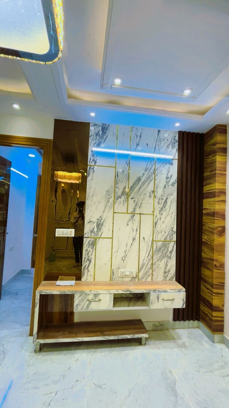 undefined, uttam nagar 3 Bedroom 120 Sq.Yd. Builder Floor In Uttam Nagar Delhi 9251505