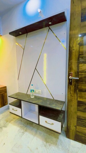 Furnished Amenities in 3 BHK Builder Floor at Uttam Nagar – for Rent