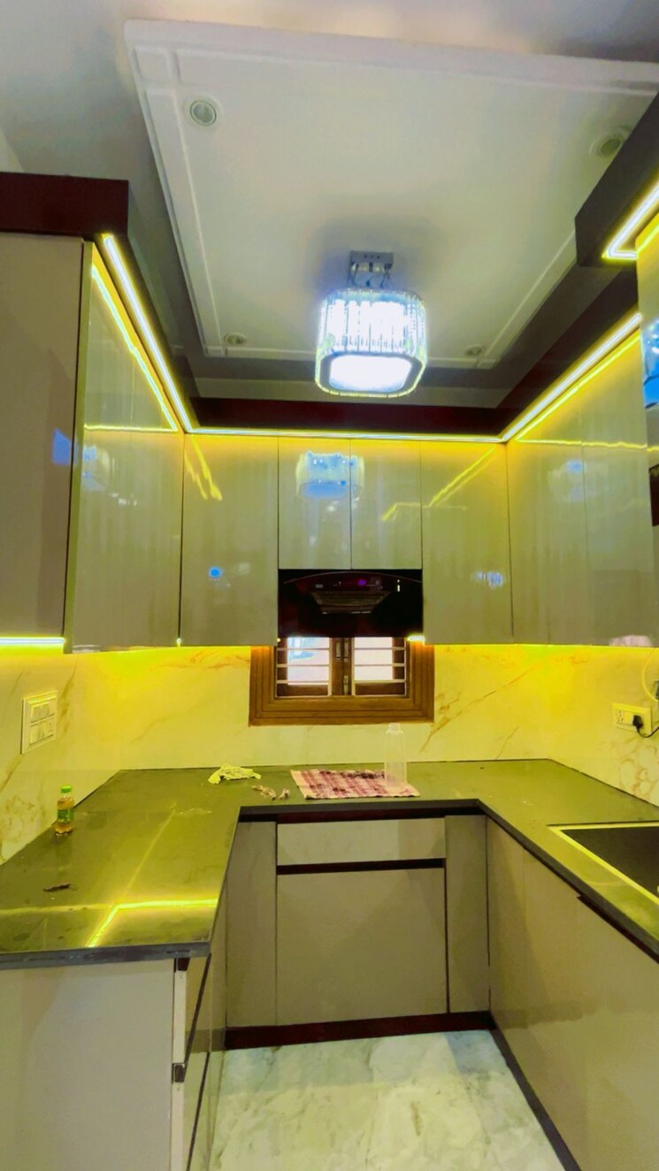 Kitchen, uttam nagar 3 Bedroom 120 Sq.Yd. Builder Floor In Uttam Nagar Delhi 9251505