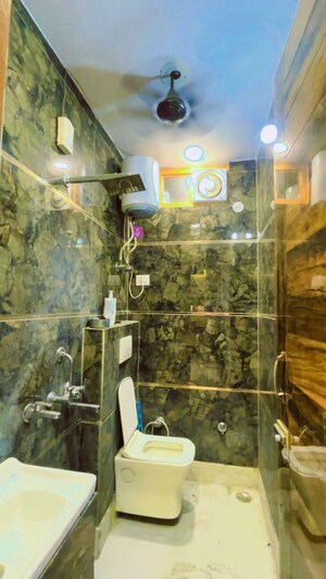 Gym in 3 BHK Builder Floor at Uttam Nagar – for Rent