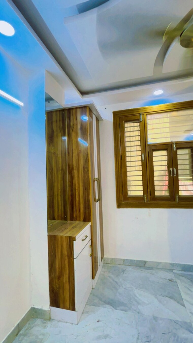Bedroom, uttam nagar 3 Bedroom 120 Sq.Yd. Builder Floor In Uttam Nagar Delhi 9251505