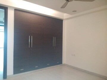 Room in 3 BHK Builder Floor at Green Park – for Rent