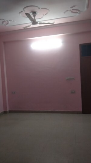 Room in 3 BHK Apartment at Gomti Nagar – for Rent