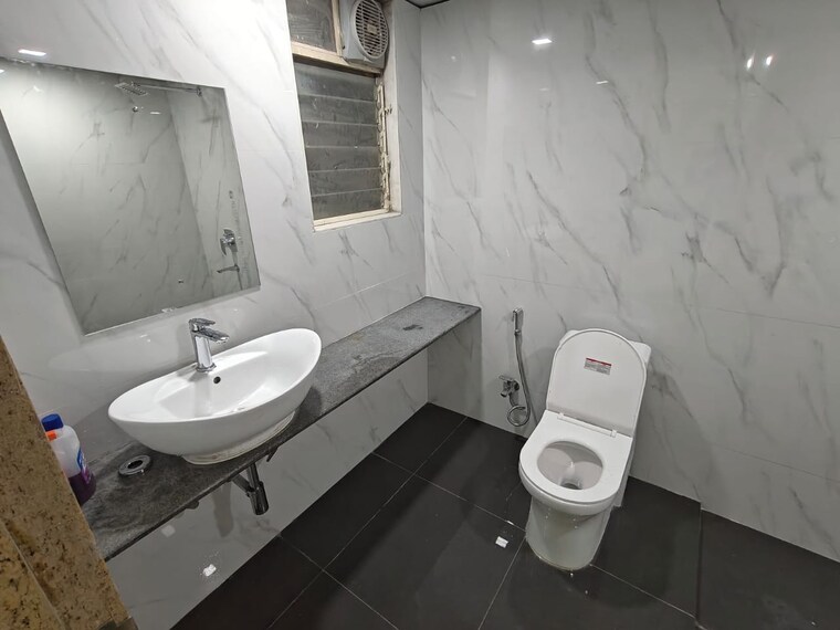 Bathroom, koregaon park 1 Bedroom 550 Sq.Ft. Apartment In Koregaon Park Pune 9251544