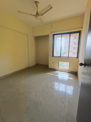 Room in 2 BHK Apartment at Runwal Garden City, Balkum Pada – for Rent