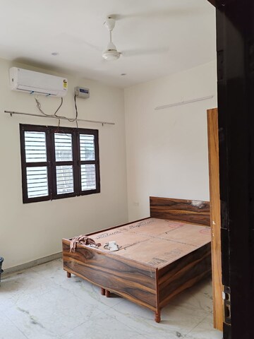 Room in 3 BHK Builder Floor at SS Southend Floors, South City 2 – for Rent
