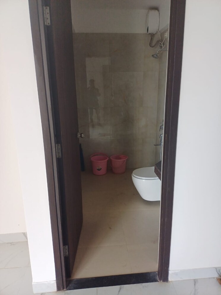 Bathroom, lodha-amara 1 Bedroom 650 Sq.Ft. Apartment In Kolshet Road Thane 9245590