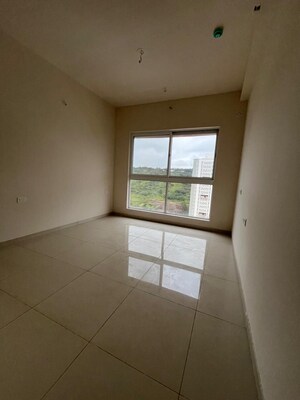 Room in 2 BHK Apartment at Godrej Green Vistas, Mahalunge – for Rent