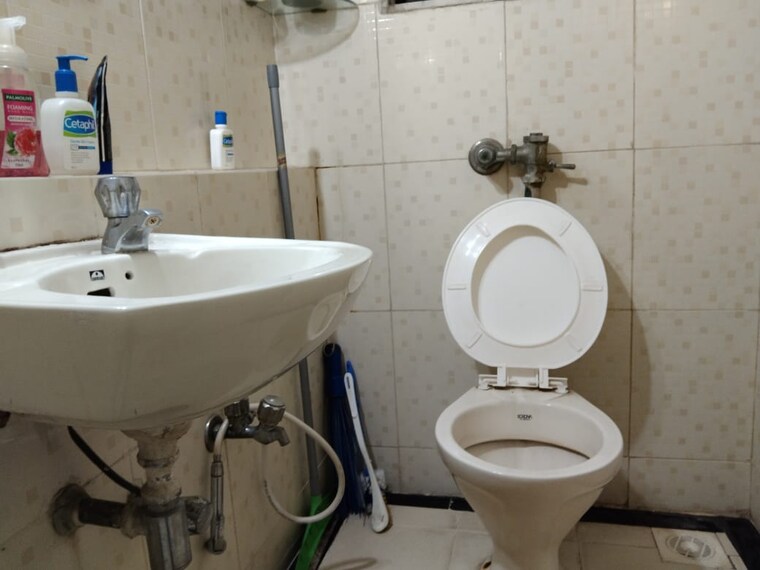 Attached Bathroom, panch-mahal 2 Bedroom 915 Sq.Ft. Apartment In Powai Mumbai 9251655