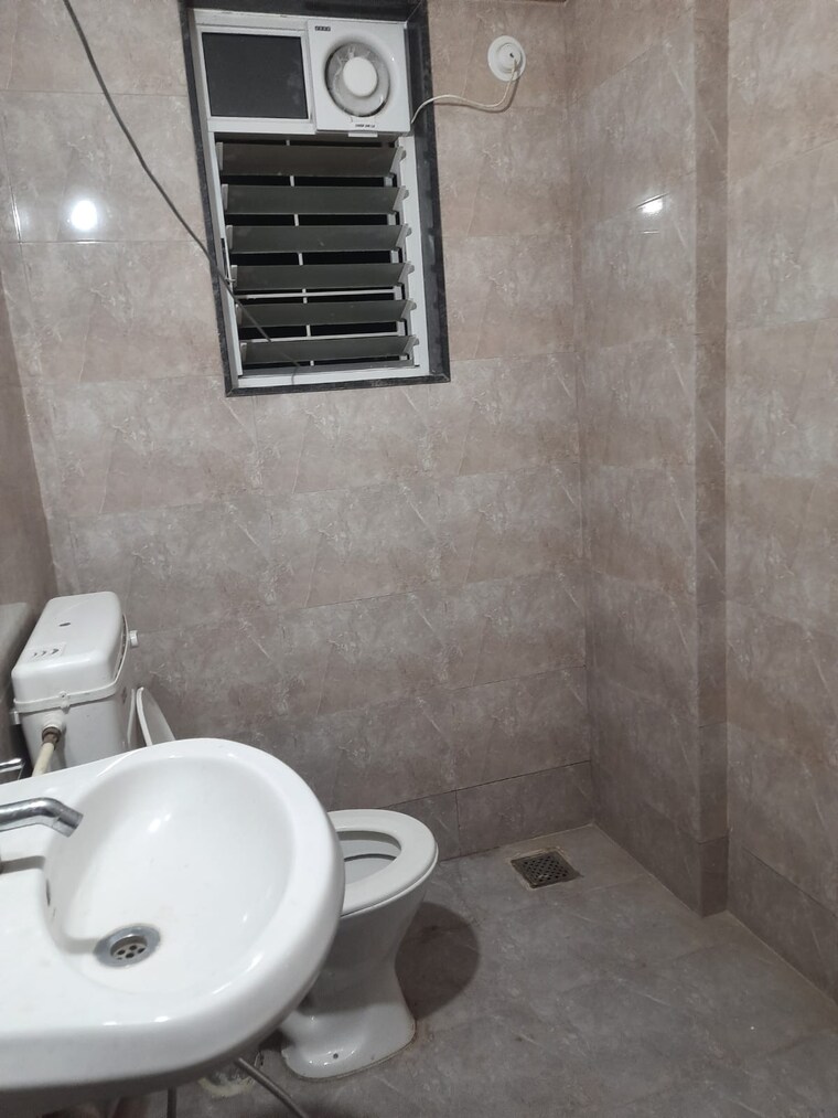 Attached Bathroom, kumar-parisar 2 Bedroom 1050 Sq.Ft. Apartment In Kothrud Pune 9251671