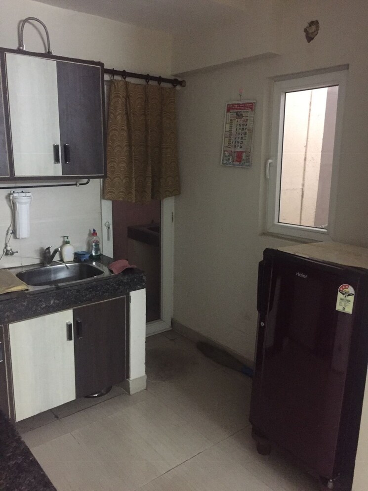 Kitchen, paras-tierea 3 Bedroom 1330 Sq.Ft. Apartment In Sector 137 Noida 9251707