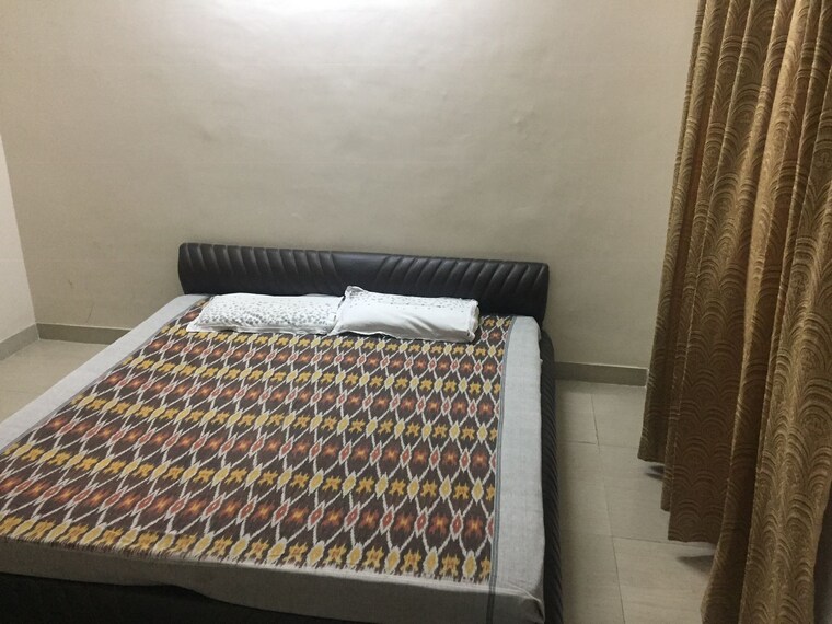 Bedroom, paras-tierea 3 Bedroom 1330 Sq.Ft. Apartment In Sector 137 Noida 9251707