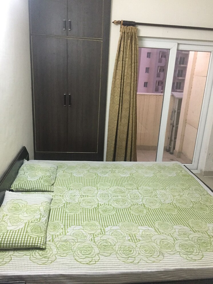 Bedroom, paras-tierea 3 Bedroom 1330 Sq.Ft. Apartment In Sector 137 Noida 9251707