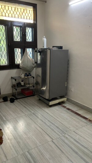 Room in 2 BHK Builder Floor at RWA Apartments Sector 41, Sector 41 – for Rent