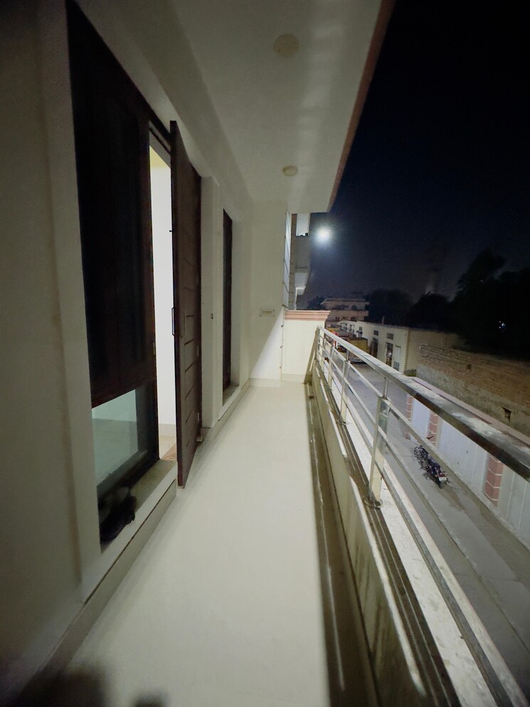 Balcony, chattarpur 1 Bedroom 500 Sq.Ft. Builder Floor In Chattarpur Delhi 9251771