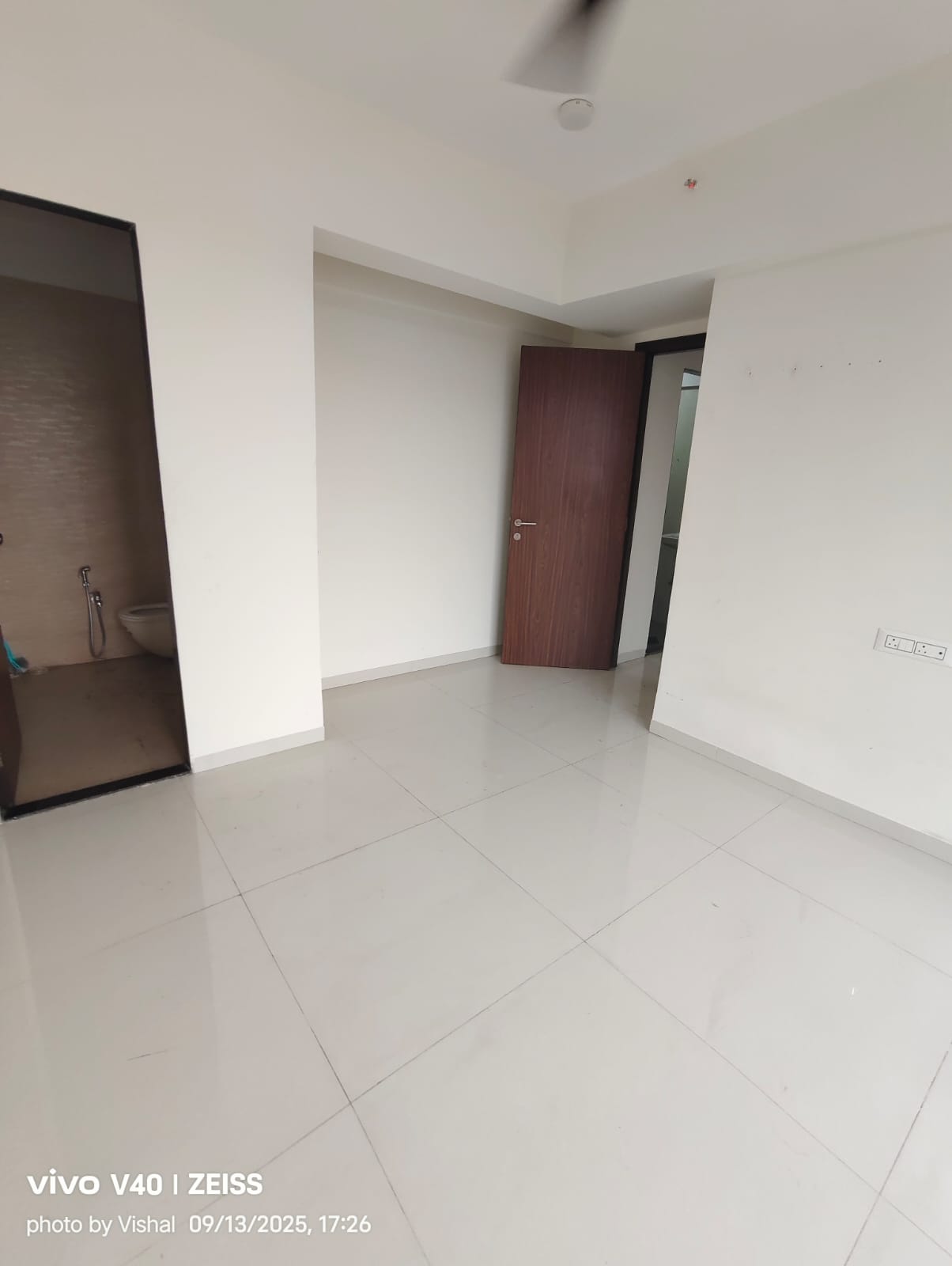1 BHK + Extra Room Apartment For Rent in Mahavir Kalpavruksha