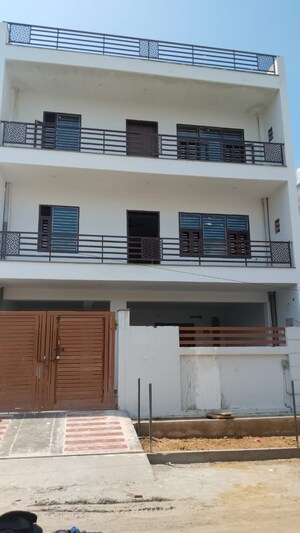 3 BHK Villa – Exterior View View at Sector 3 Greater Noida - for Rent