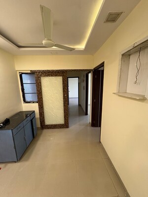 Room in 2.5 BHK Apartment at Sudarshan Sky Garden, Ghodbunder Road – for Rent