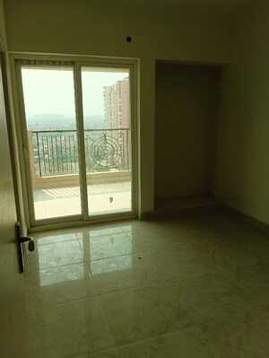 Room in 2 BHK Apartment at Gaurs Siddhartham, Siddharth Vihar – for Sale
