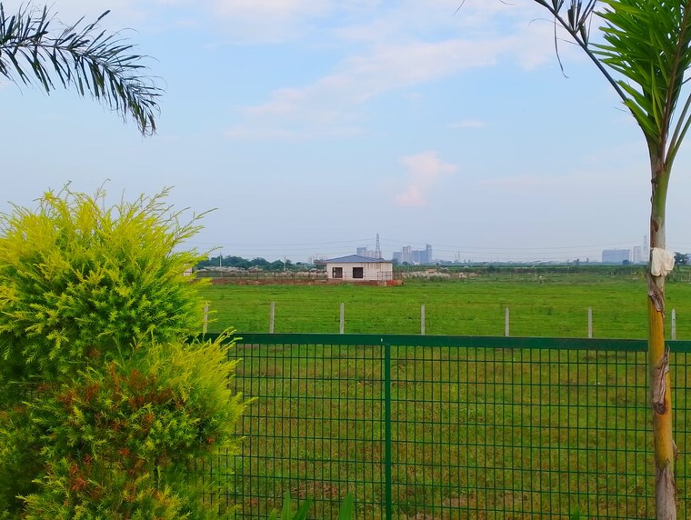 Garden, vaidpura  60 Sq.Yd. Plot In Vaidpura Greater Noida 9251834