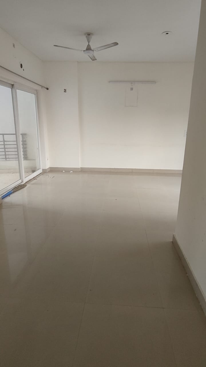 3.5 BHK + Servant Room Apartment For Sale in DLF New Town Heights III