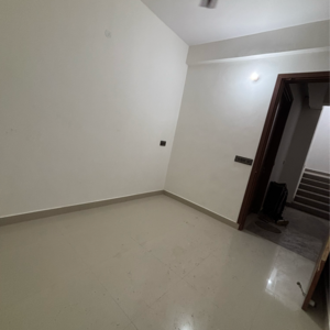 Room in 1.5 BHK Builder Floor at Sector 23a – for Rent