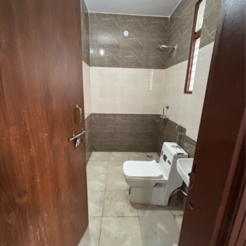 Bathroom in 1.5 BHK Builder Floor at Sector 23a – for Rent