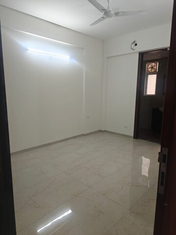 Room in 2.5 BHK Apartment at Smart World Gems, Sector 89 – for Sale