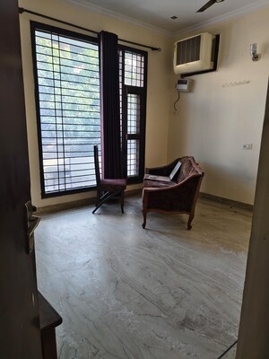 Room in 4 BHK Builder Floor at Sector 51 – for Rent