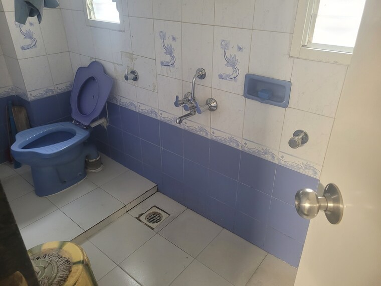 Bathroom, shree-sai-tower-narayan-peth 2 Bedroom 900 Sq.Ft. Apartment In Narayan Peth Pune 9252149