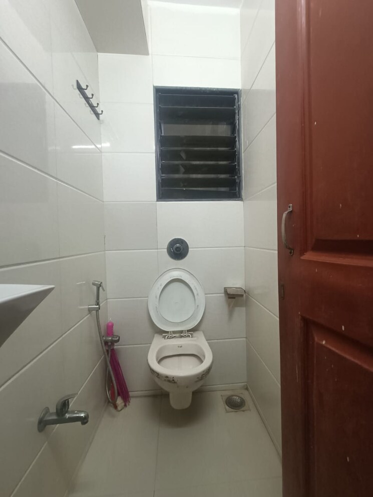Bathroom, bsel-tech-park Commercial Office Space 3200 Sq.Ft. In Vashi Sector 30a Navi Mumbai 9252146