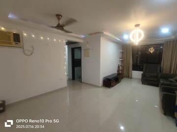 Room in 2 BHK Apartment at Hiranandani Gardens Glen Gate, Powai – for Rent