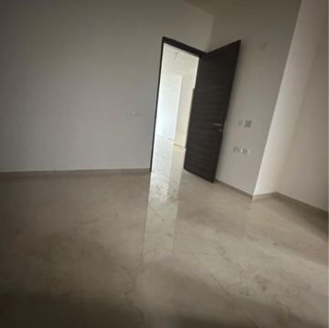 Room in 3 BHK Builder Floor at Smart World Orchard, Sector 61 – for Sale