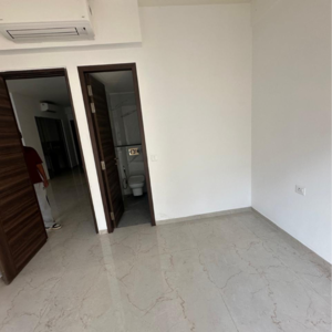 Room in 3 BHK Builder Floor at Smart World Orchard, Sector 61 – for Sale