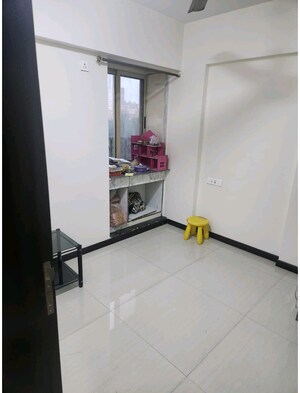 Room in 2.5 BHK Apartment at Platinum Heritage, Ghodbunder Road – for Sale