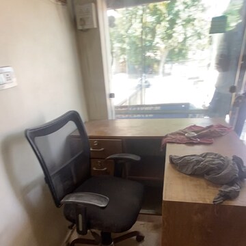 Living Room in  Shop at Sector 21d – for Rent
